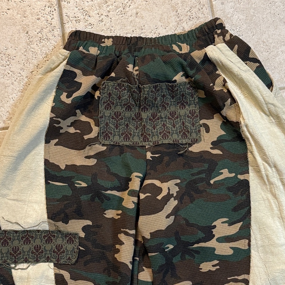 POL Camouflage Patchwork Pants Size Small - Picture 9 of 9